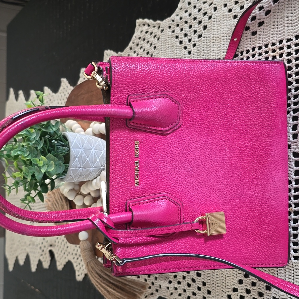 Michael Kors Fuchsia Crossbody Bag 💝